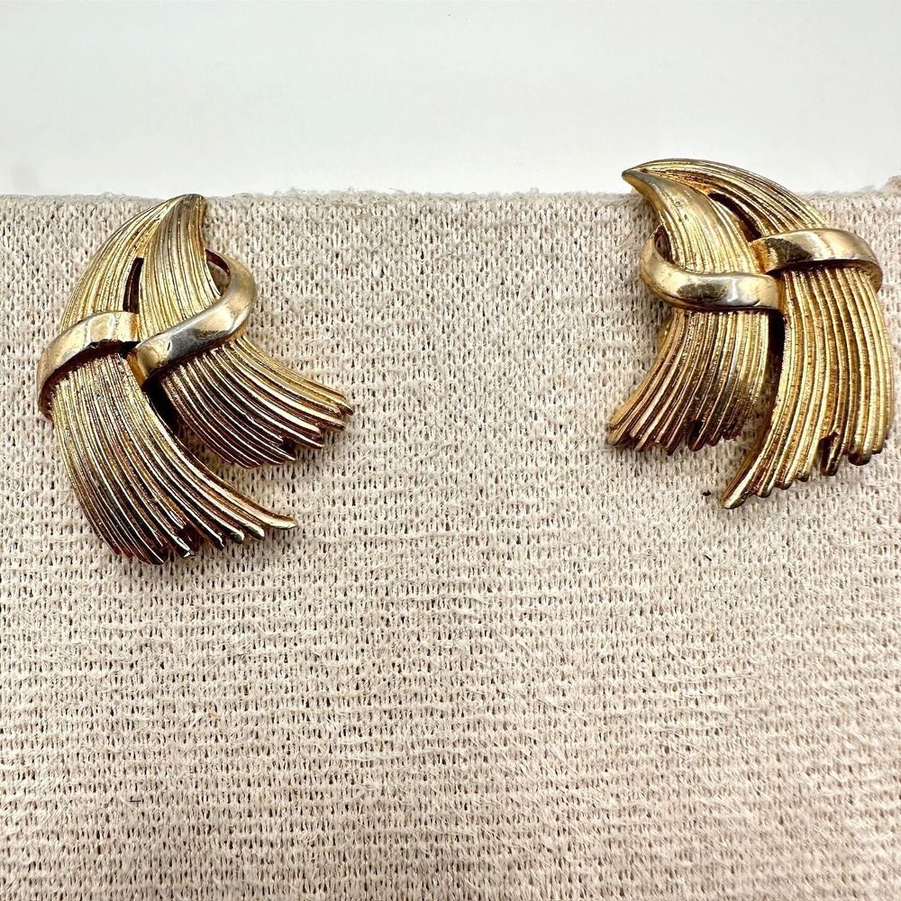 Vintage Trifari Gold-Tone Abstract Design Large‎ Pierced Wing Clip-On Earrings